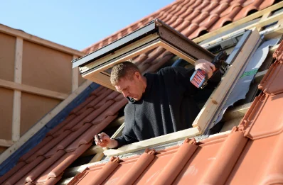 Pose de fenêtres de toit Velux à Chapelle-Bouëxic